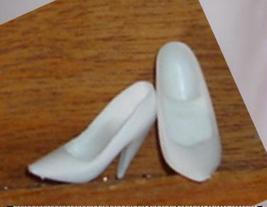 Barbie doll vintage shoes white slimlines fashion fit small feet Malaysia Mattel - £9.58 GBP