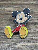Vintage Disney Mickey Relaxing Laying Down Pin 2002 KG JD - $127.27 MXN Vintage Disney Mickey Relaxing Laying Down Pin 2002 KG JD - $127.27 MXN