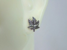 Womens Vintage Estate Sterling Silver Marijuana Leaf Stick Earrings 0.9g E1506 - £19.61 GBP