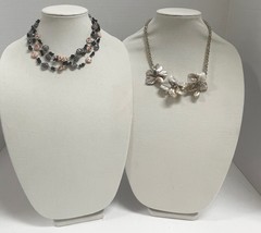 2 Stone and Shell Vintage Necklaces - $213.82 MXN
