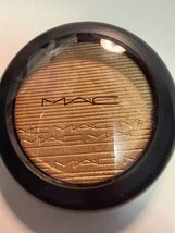 MAC Extra Dimension Skinfinish Highlighter Whisper Of Gilt  new - $19.77