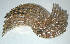 Vintage Lisner Goldtone Pin/Brooch Signed gold-tone - $11.00