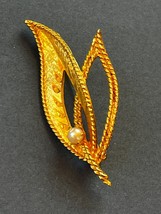 Vintage Mamselle Signed Open Goldtone Double Leaf w Faux Pearl Brooch Pin – - £11.77 GBP