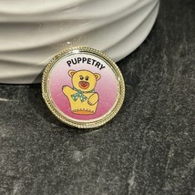 Vintage Enameled Puppetry Bear Nostalgia Lapel Pin - €6,87 EUR