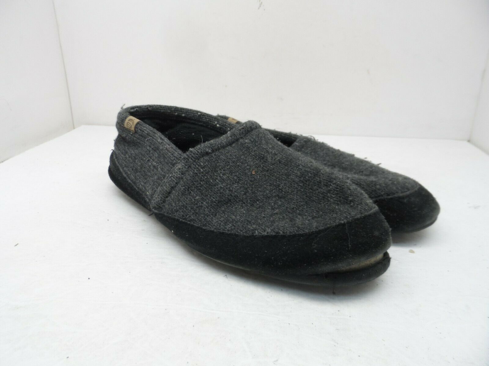 Primary image for Acorn Men's Moc Slip-On Summerweight Slippers Grey/Black Size 9-10M