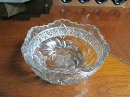 Cut glass and etched flowers decor round bowl, waiving soft borders Vict... - $864.40 MXN