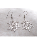 Silver-tone Filigree Christmas Snowflake Earrings Dangle Drop Pierced Ea... - £6.98 GBP
