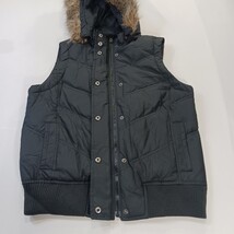GAP Vest Women’s Black Medium Puffer Removeable Hoodie Primaloft Zip Up Pockets image 11