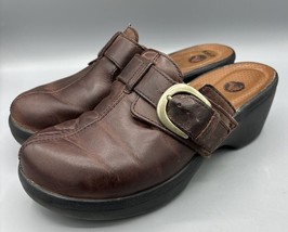 Crocs Brown Leather Mules Slip On Buckle Women’s 8 Comfort Shoes Casual - $326.38 MXN