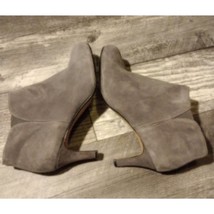 Clarks Collection Women&#39;s Size 9 Gray Suede Ankle Boots - $23.38