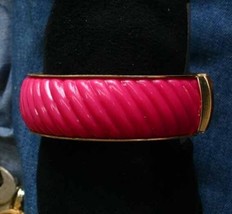 Fabulous Deep Pink Acrylic Gold-tone Spring Hinge Bracelet 1960s vintage - £11.75 GBP