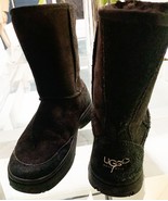 UGG® Genuine Shearling Short Boot Sz 6 Black - $2,032.59 MXN