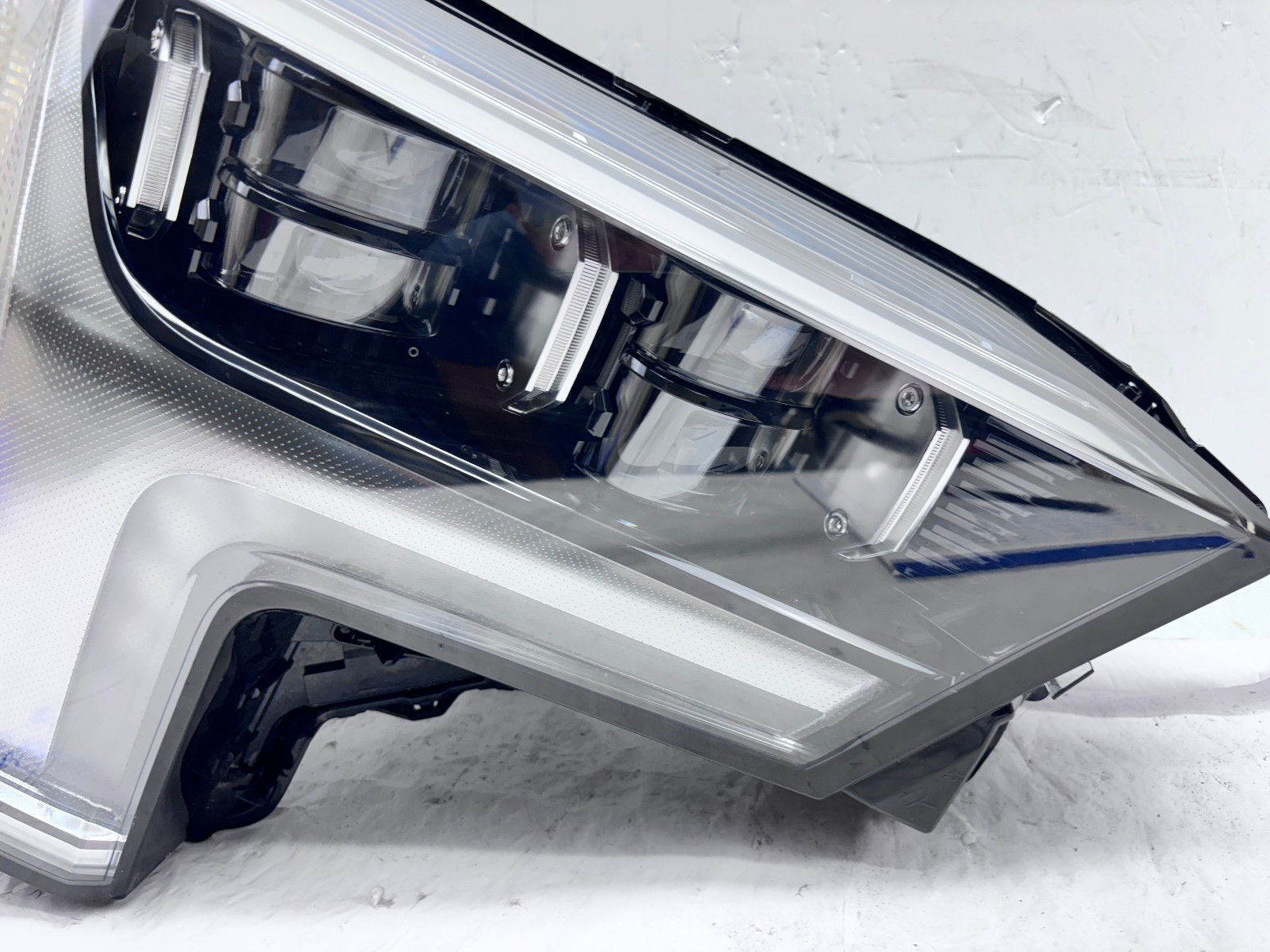 2022 2023 2024 2025 TOYOTA SEQUOIA LED PLATINUM FRONT RIGHT OEM HEADLIGHT Item image 3