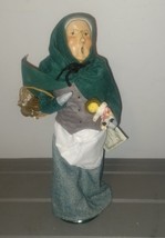 1995 Byer&#39;s Choice Cries of London Carolers - Old Woman Vendor with Doll... - $838.79 MXN