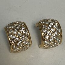 Swarovski Gold Plated Half Hoop Cross Hatch Pavé Pierced Earrings - €23,58 EUR