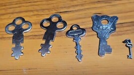 Vintage Keys Set Of 5 - $128.98 MXN