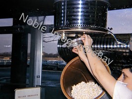 1964 Sears Employee Making Popcorn Chicago Ektachrome 35mm Slide - £4.38 GBP