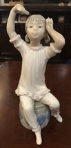 Vintage Lladro Girl Shampooing Porcelain Figurine Issued 1971 Retired 1978 Mint - £95.25 GBP