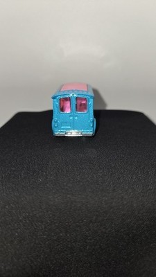 2019 HOT WHEELS BREAD BOX ICE CREAM BLUE & PINK 1:64 DIECAST 2 1/8" FOOD TRUCK Item image 5