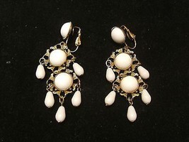 Vintage Gold Tone White Beaded Ladies Dangle Clip Earrings - £3.49 GBP