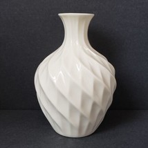 Lenox Cream 5.5&quot; Swirl Pattern Small Bud Vase Gold Rim - £21.18 GBP