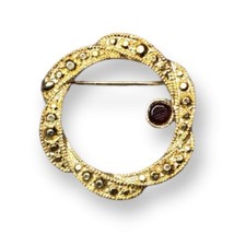 Vintage Wreath Textured Circle Brooch Gold-tone Pin Faux Garnet Red Rhinestone - £13.53 GBP