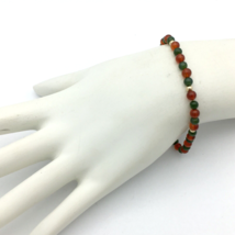 CHRISTMAS vintage beaded bracelet - red &amp; green stone gold-tone delicate 7&quot; - £14.38 GBP