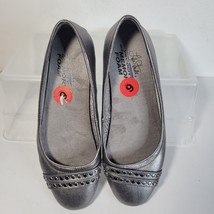 Womans Life Stride Velocity Flats Gunmetal/silver Small metal studs Size 6 - $21.36