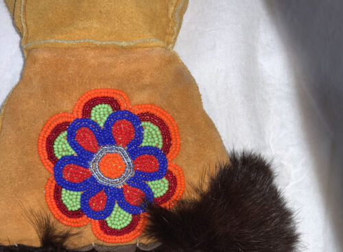 Moose Suede beaded Fur Trimmed Baby Toddler mitts Mittens Used - $49.49