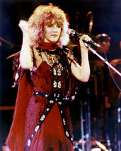 Stevie Nicks Fleetwood Mac striking in concert image 8x10 Photo - £6.38 GBP