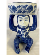 Vintage Chinoiserie Porcelain Monkey Blue &amp; White Holding Bowl 7 3/4&quot; tall - €125,04 EUR