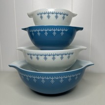 Pyrex - 4 Pc. Snowflake Blue &amp; White Garland Cinderella Mixing, Nesting Bowl Set - £236.29 GBP