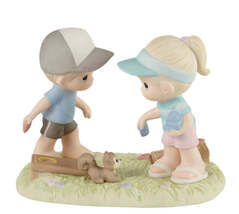 Precious Moments, "Family Fun is Not Keeping Score" Figurine, New #PM-002 - $1,393.96 MXN