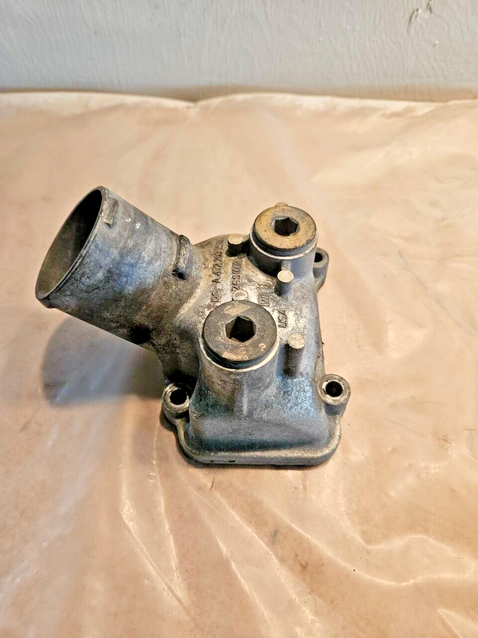 DETROIT DIESEL DD15 ENGINE THERMOSTAT OUTLET WATER ELBOW A4722031531 OEM - $41.73