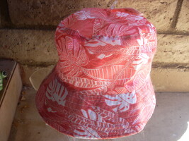 sun hat floral floppy nwt 1 size fits most - $10.95 CAD