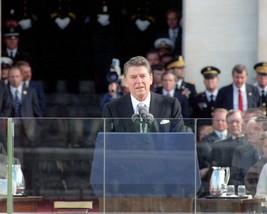 President Ronald Reagan gives 1981 Inaugural Address at Capitol New 8x10 Photo - $8.81