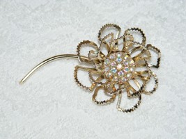 VINTAGE SARAH COVENTRY SIGNED GOLDTONE RHINESTONE FLORAL DESIGNED PIN BR... - $34.99