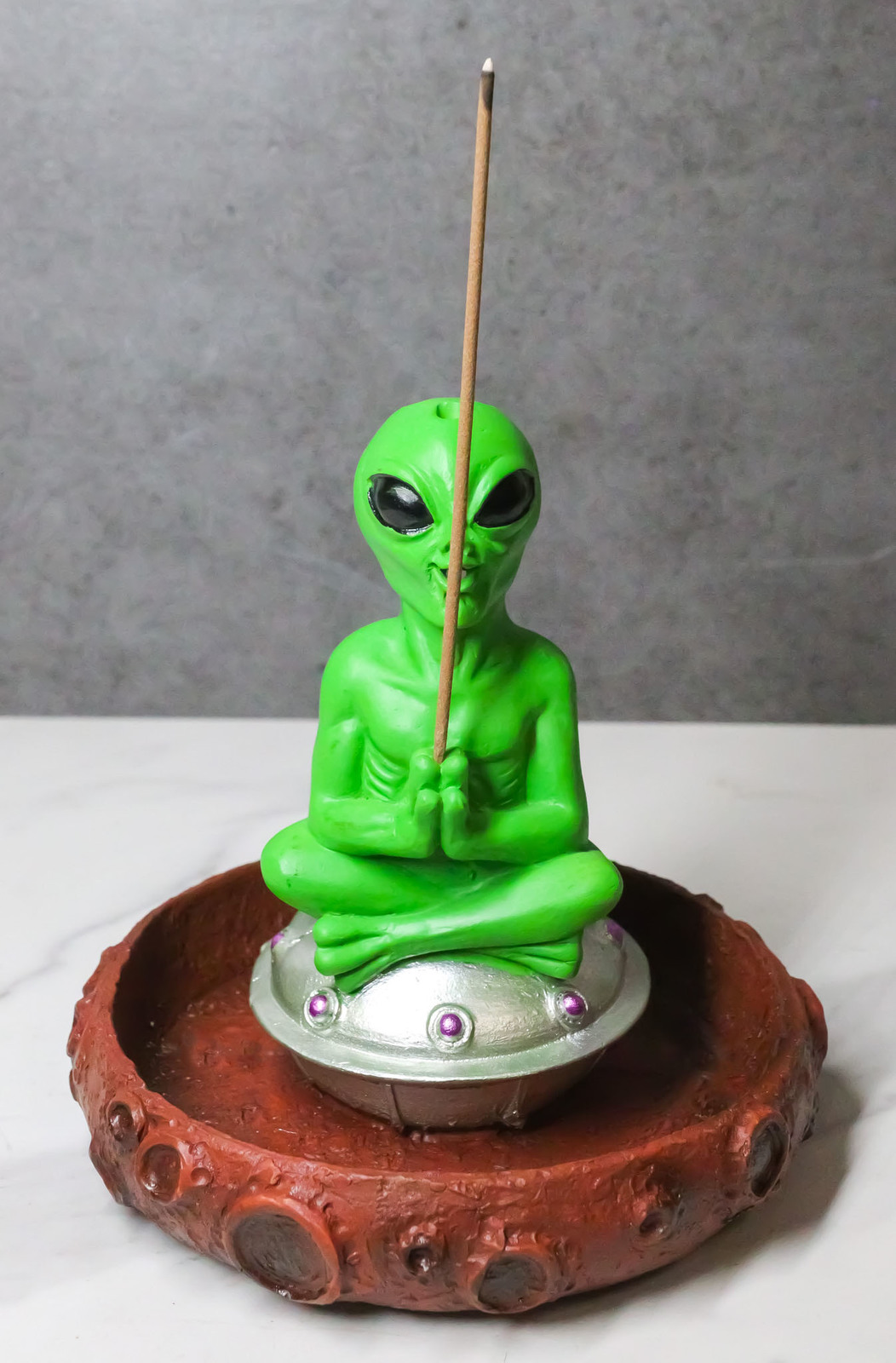 UFO Green Alien In Spaceship Saucer Moon Crater Backflow Incense &amp; Stick... - $26.99