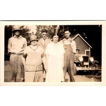 Vintage Photo of Family and Auto, 1930s Black and White Snapshot Image - £6.27 GBP