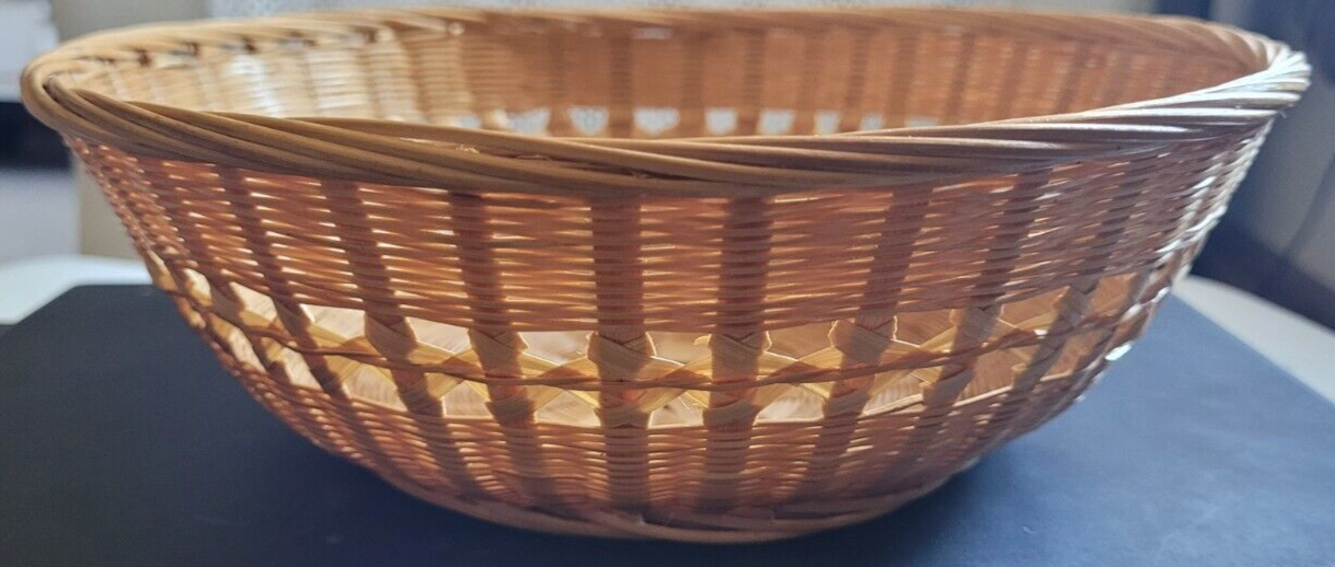 9 Inch Round Bread/Rolls Basket Wood Dinner Table Breakfast Brunch Nice - $7.99