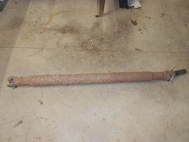 2000-2006 CHEVY SUBURBAN OEM 4WD REAR DRIVE SHAFT 2003 ESCALADE EXT 6.0 - $210.21 CAD