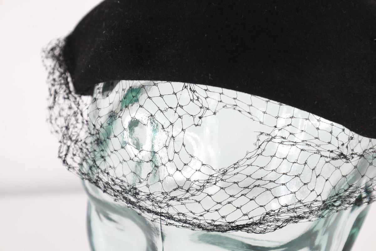Vintage 50s Womens Felt Wool Fishnet Lace Cocktail Perch Hat Cap Black Item image 2