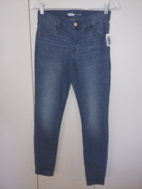 OLD NAVY LADIES SUPER SKINNY MED. WASH STRETCH JEANS-0-NWT-GREAT - $11.29