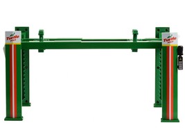 Adjustable Four Post Lift &quot;Turtle Wax&quot; Green 1/18 Diecast Model by Greenlight - £52.16 GBP