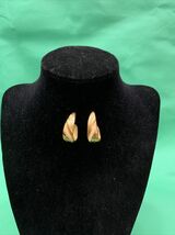 Vintage Unbranded Gold Tone Beige Hoop Earrings KG Beautiful Fashion Jew... - $9.89