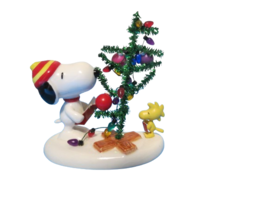 Peanuts Dept 56 Snoopy Ceramic Christmas Ornament Snoopy Singing Carols - £15.78 GBP