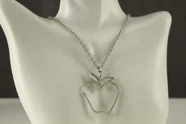 Vintage Costume Jewelry Sarah Coventry Silver Tone Open Apple Pendant Necklace - £12.92 GBP