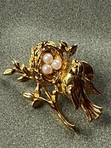 Goldtone Bird Perched Near Nest of Faux White Pearl Eggs Lapel or Hat Pin or Tie - £7.42 GBP