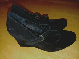 Born Ladies Black Suede Leather Buckle WEDGE-20M-#D69803-WORN ONCE-NICE-3.25&quot; - £29.98 GBP
