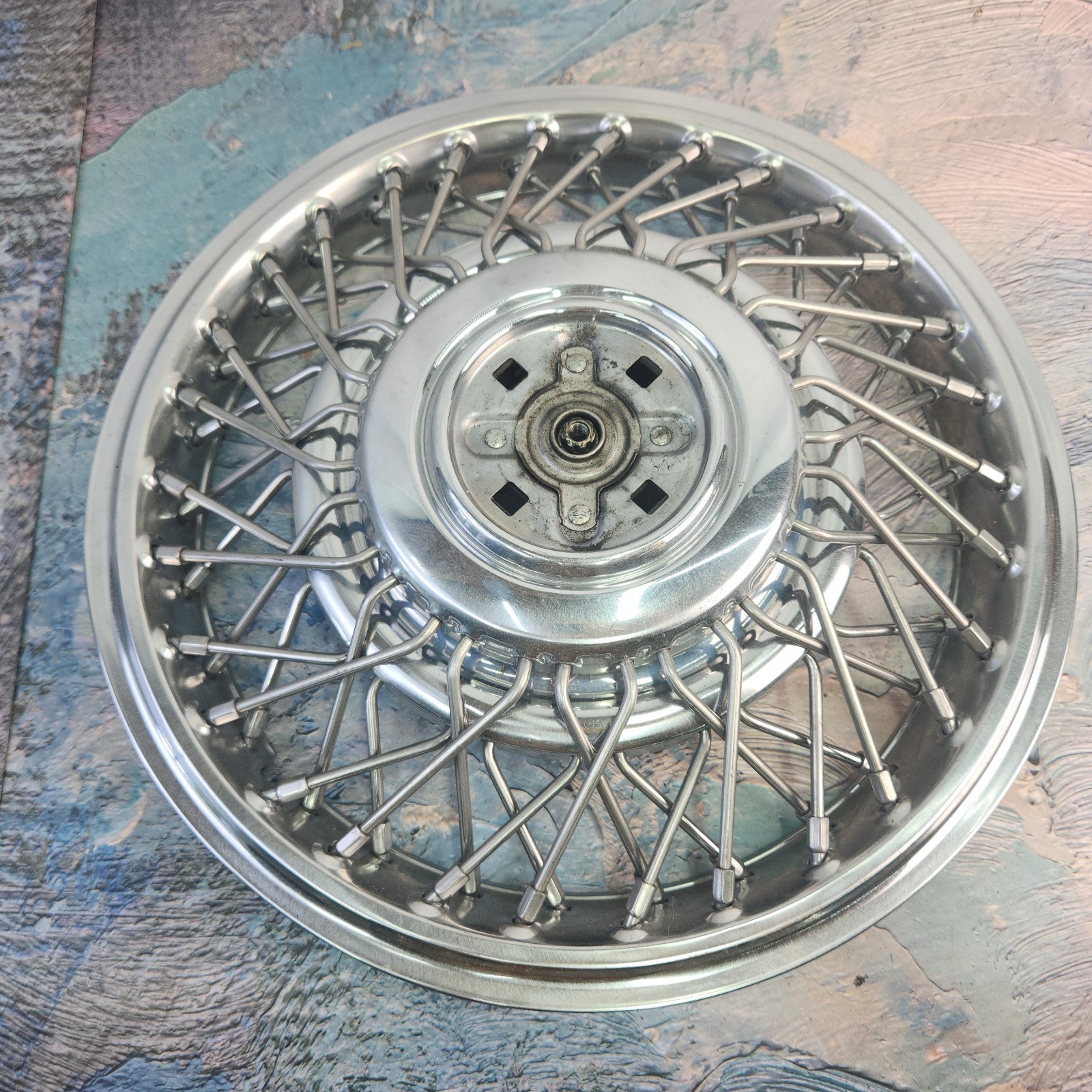 1985 1986 1987 Cadillac Deville Locking 14 inch Wire Spoke Hubcap WO Emblem - $46.77